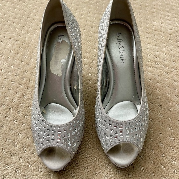 KELLY & KATIE Women’s Silver w/ Stones Doreen Satin Gemstone 2” Heel-Size 6 - Picture 3 of 8